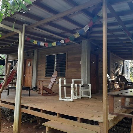 Apartments Chez Milady Utila Luaran gambar