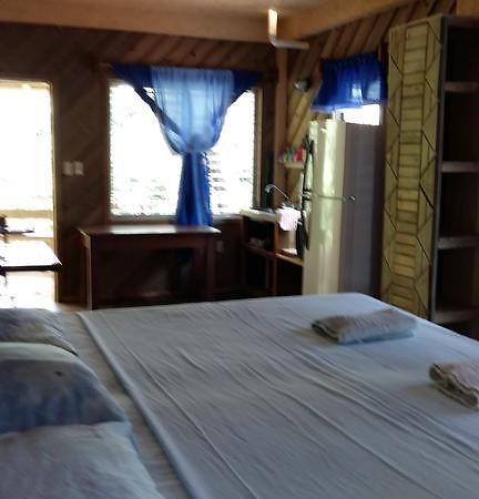 Apartments Chez Milady Utila Luaran gambar