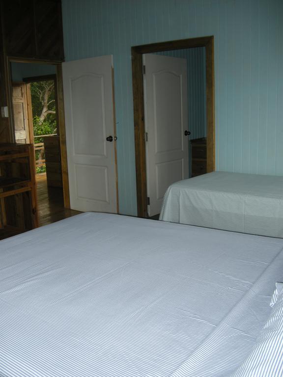Apartments Chez Milady Utila Luaran gambar