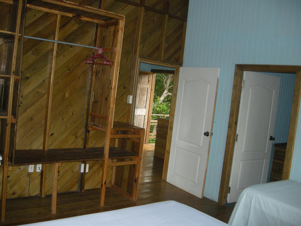 Apartments Chez Milady Utila Luaran gambar