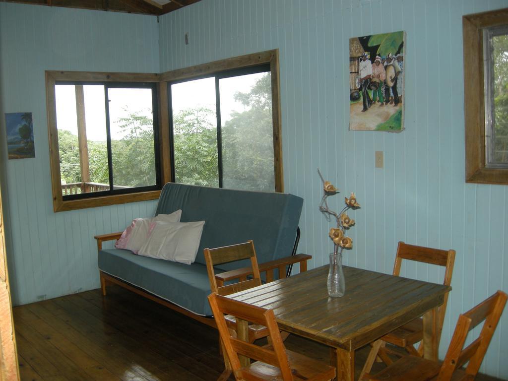 Apartments Chez Milady Utila Luaran gambar