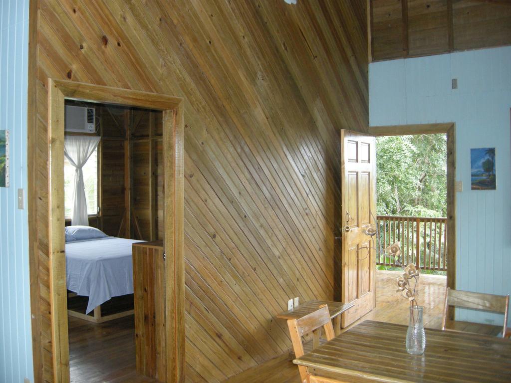 Apartments Chez Milady Utila Luaran gambar
