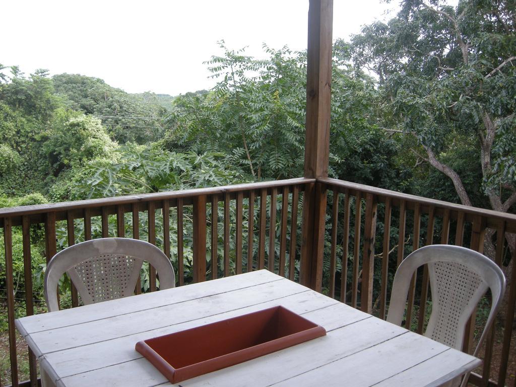 Apartments Chez Milady Utila Luaran gambar