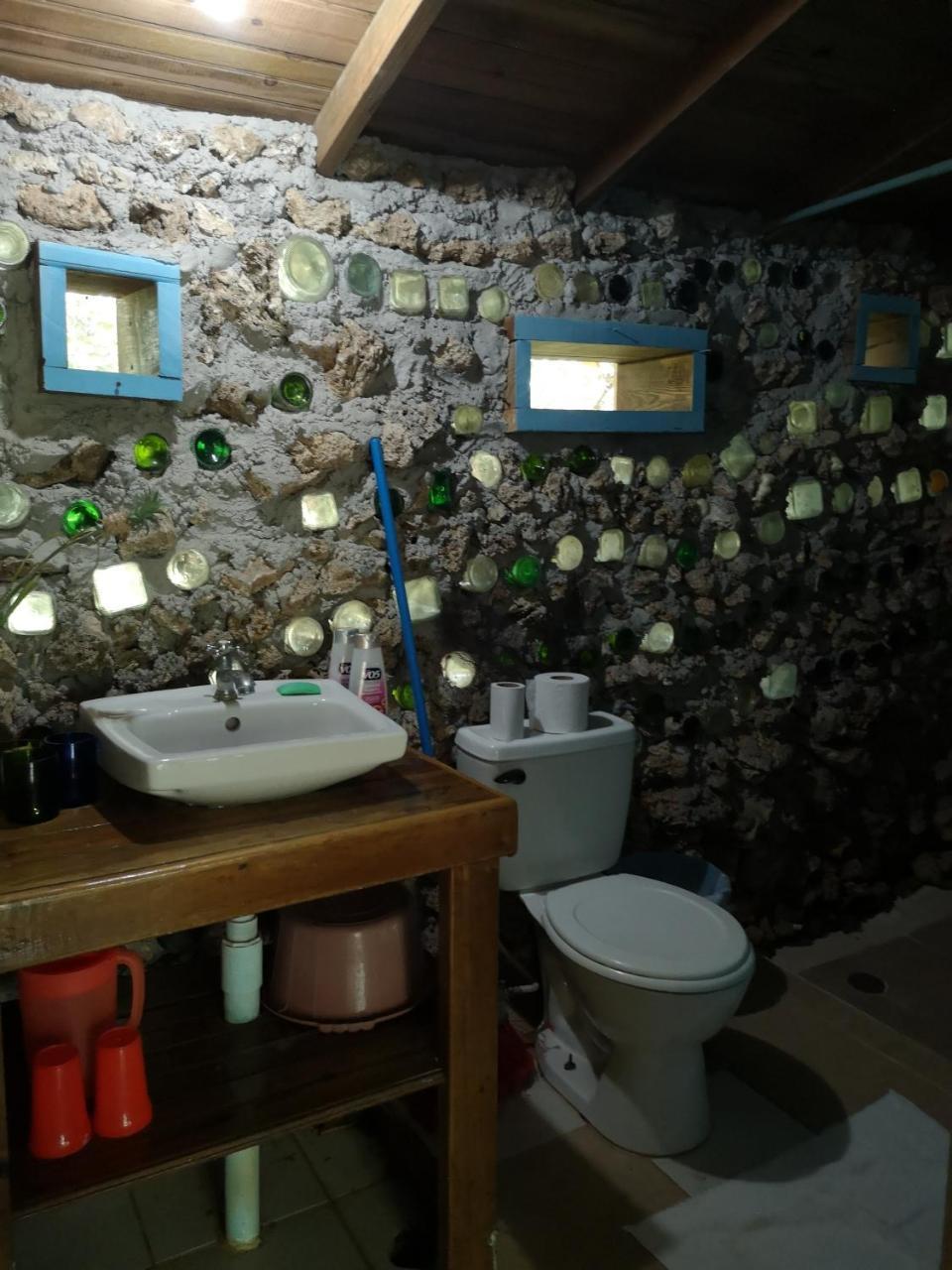 Apartments Chez Milady Utila Luaran gambar