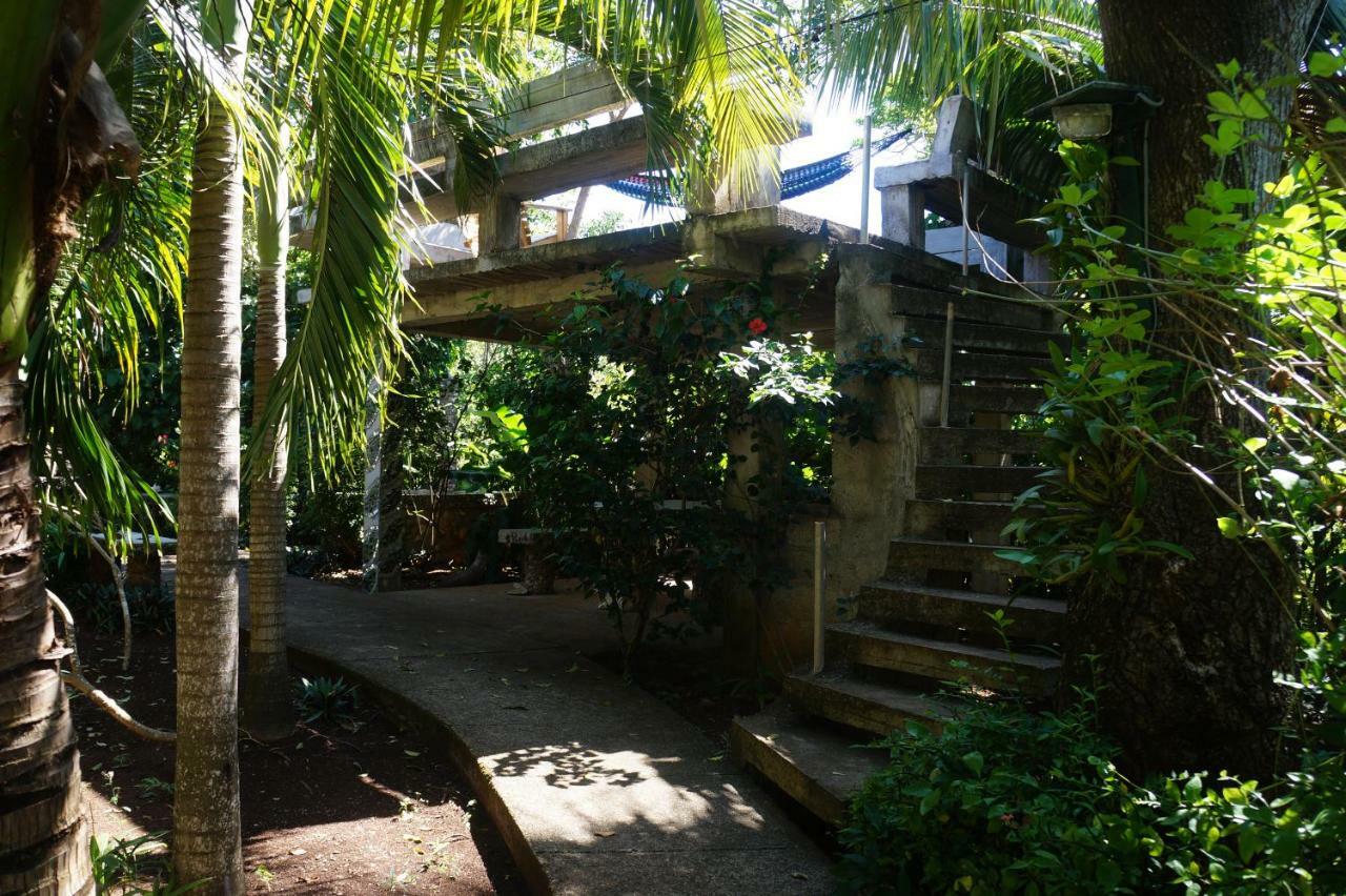 Apartments Chez Milady Utila Luaran gambar