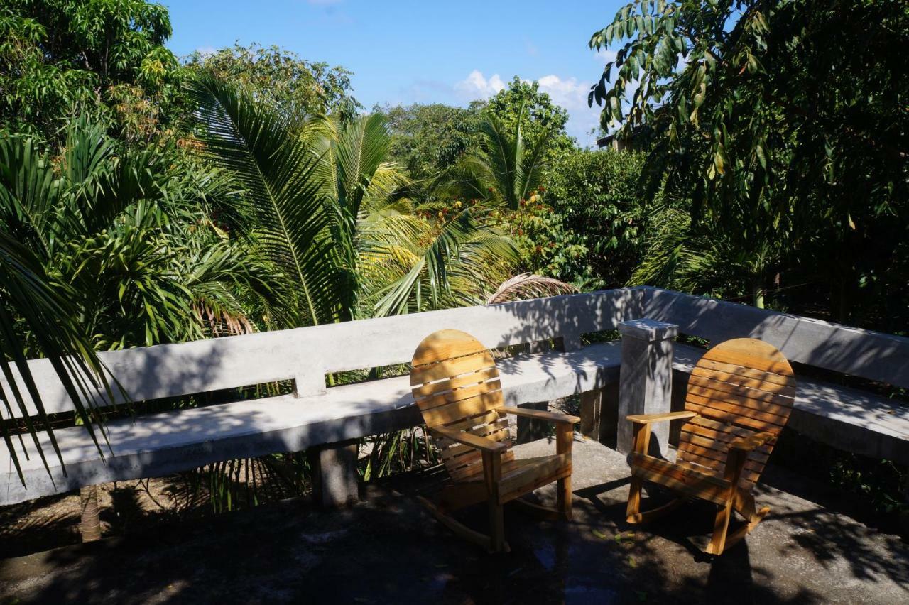 Apartments Chez Milady Utila Luaran gambar
